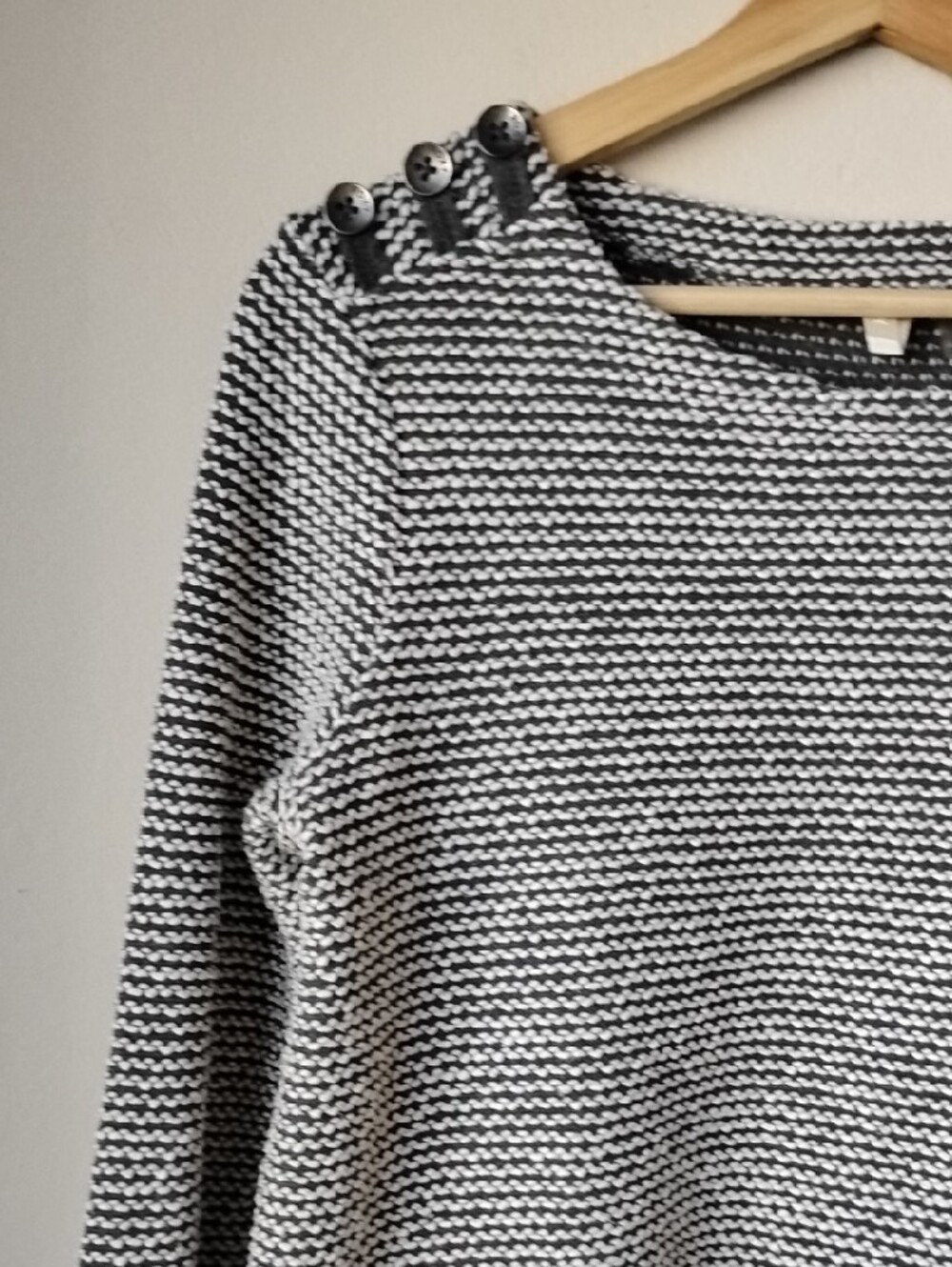 Roxy Size S Black & White Striped Knit Button-Shoulder Sweater - Picture 4 of 16